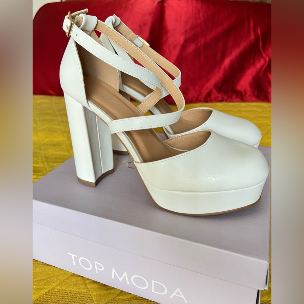 High heels. Lightly worn. Like new. 8 1/2